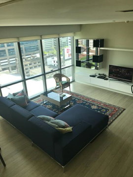 A032858 The room sukhumvit 21