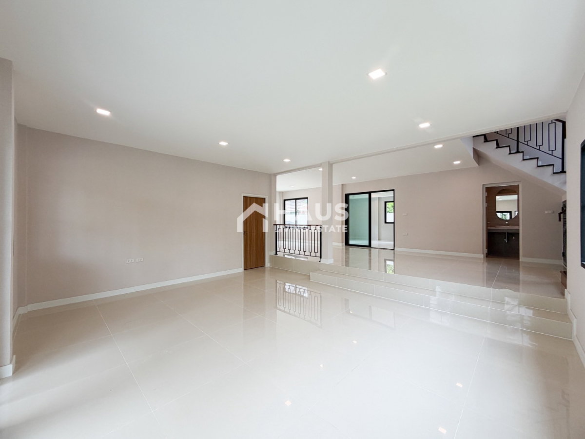 picture Ladawan Pinklao - Borommaratchachonnani / 4 Bedrooms #HPHU074 - 7/28