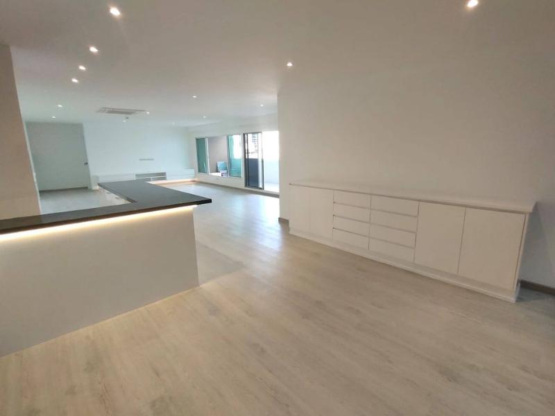 picture A032077 Silom Condominuim - 2/7