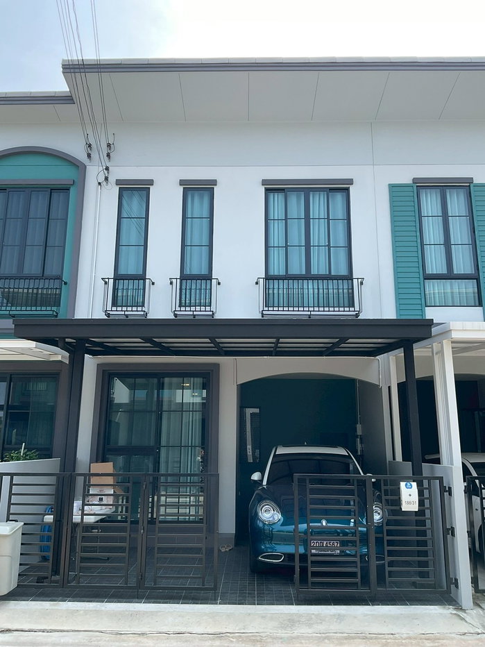 รูป ทาวน์โฮม อณาศิริ ศรีนครินทร์ เทพารักษ์ พื้นที่ใช้สอย 99 ตรม  พื้นที่ดิน 16.20 ตรว  2 ห้อง 3 ห้องน้ำ 1 ห้องครัว 1 ห้องนั่งเล่น  มีโซนซักล้าง หลังบ้าน  - รูปที่ 40/71