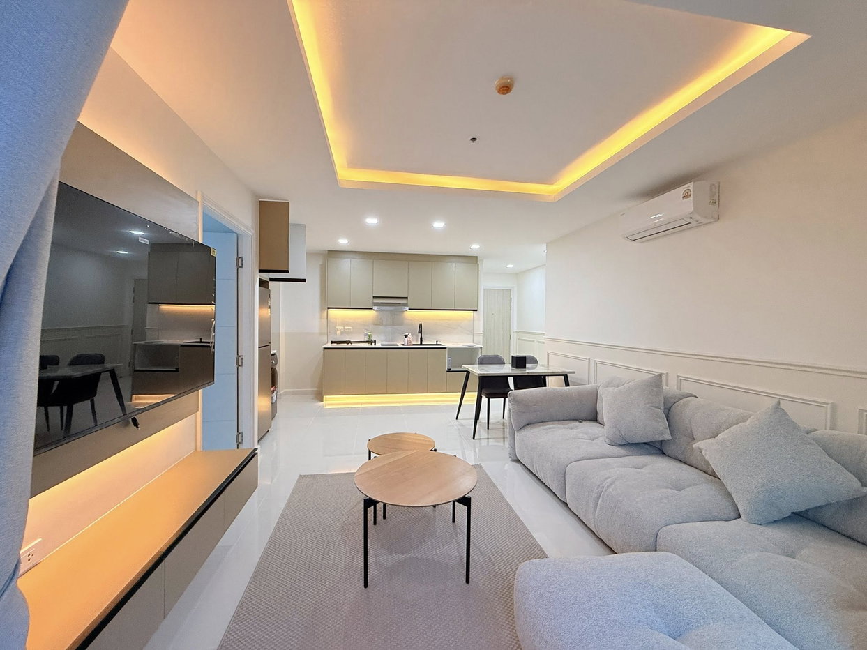 รูป One Tower Condo for Sale Pratumnak Corner Unit Golf View - รูปที่ 4/8