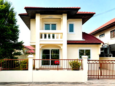 เช่าบ้านเดี่ยว ดรีมเวิลด์ : ม.รังสิต 3.3 กม. แยกบางพูน 1.5 กม. บ้านเดี่ยว 2 ชั้นโปร่ง 3 นอน 2 น้ำ สนามกอล์ฟเมืองเอก 2.7 กม. 35 ตร.ว. 140 ตร.ม.