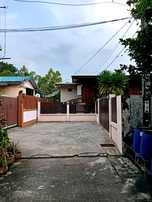 ที่ดิน วิทยาลัยสิ่งแวดล้อม : บ้านพร้อมที่ดิน “เสนานิคม” ทำเลหายาก เข้า-ออกได้ 3 ทาง