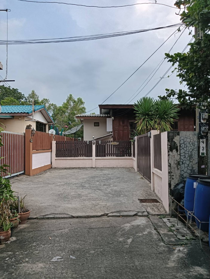 รูป บ้านพร้อมที่ดิน “เสนานิคม” ทำเลหายาก เข้า-ออกได้ 3 ทาง - รูปที่ 1/16
