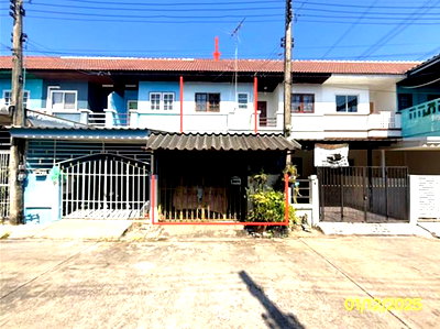 Townhouses for sale Pathumthani : TOWN HOUSE 16 Sq.w. Lat Lum Kaeo Pathumthani for 950,000