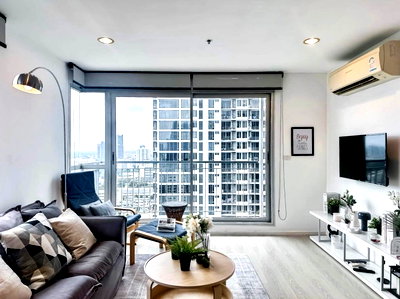 Condos for rent : LTHC15185- Modern Condo High Floor for Rent Saint Louis | City Lifestyle Best Value | Near BTS Saint Louis | 52,000 THB 