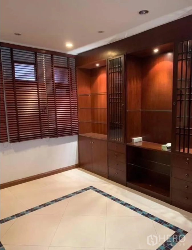 รูป ให้เช่า ทาวน์เฮาส์ 4 ห้องนอน Villa 49 (วิลล่า 49) คลองตันเหนือ วัฒนา กรุงเทพมหานคร BTS ทองหล่อ HRE00664 - รูปที่ 2/14