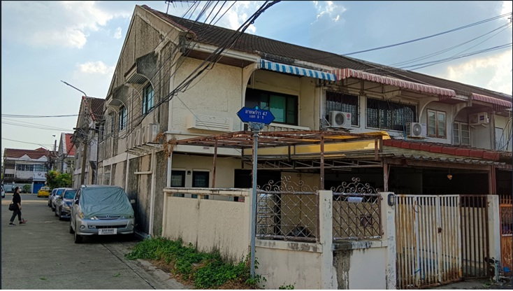 รูป ให้เช่าทาวน์เฮ้าส์ Renovate ใหม่ ลาดพร้าว 47 แยก 9-5 2 ชั้น 26 ตร.ว. จอดรถ 2 คัน ใกล้ MRT - รูปที่ 1/12