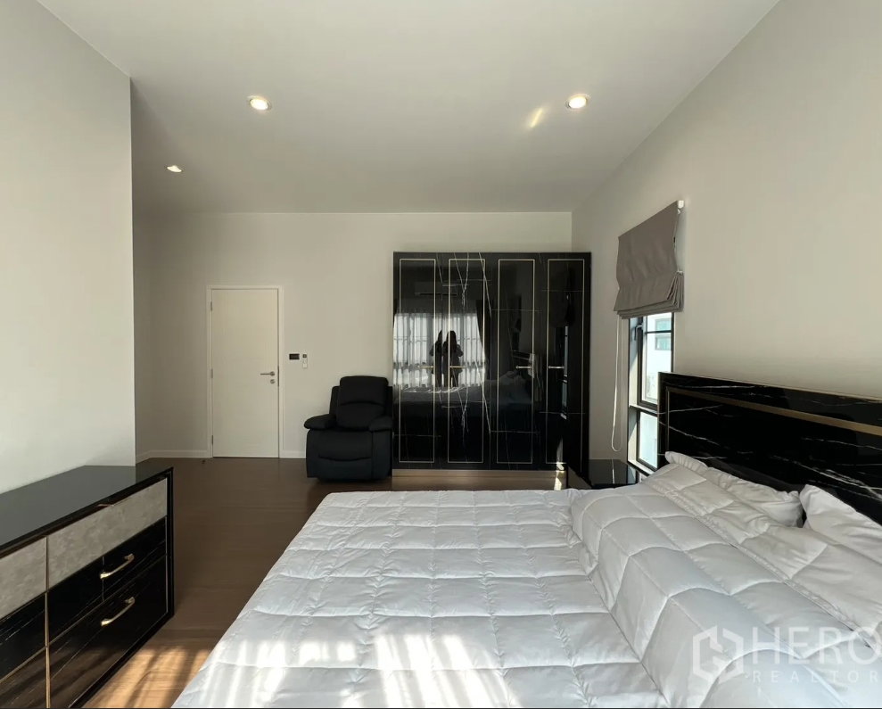 รูป ให้เช่าบ้านเดี่ยว 4 ห้องนอน โครงการ เศรษฐสิริ บางนา กม.10 ตำบลบางพลีใหญ่ อำเภอบางพลี จังหวัดสมุทรปราการ HRE00484 - รูปที่ 24/32