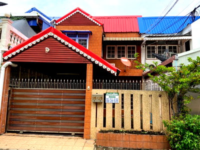 Townhouses for rent Bangkok : 🏠 Available for Rent townhouse in Sutthisan, fully furnith and car parking. Located behind Phyathai Phaholyothin Hospital, near BTS Saphan Khwai.