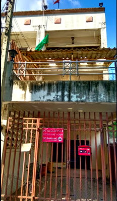 Townhouses for rent Bangkok : Newly renovated 4-story townhouse for rent near MRT Huai Khwang – Soi Meesap, Pracha Uthit Road.