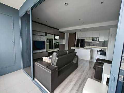 ขายห้องใหญ่ 81 ตร.ม. ติด BTS อุดมสุข เพียง 50 ม. | IDEO MOBI สุขุมวิท 66