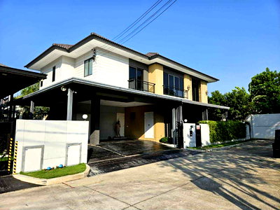 Houses for sale Rajapruk University : Two-story detached house for sale in the Chivarom Nakorn In project. Land area 83.5 square wah. Sold furnished.