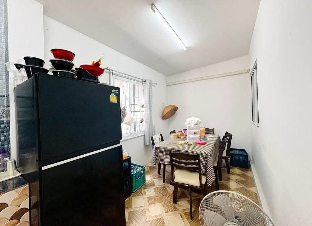 รูป ให้เช่า! บ้านเดี่ยว, 4 ห้องนอน, ตกแต่งครบ หมู่บ้านกาญกนก 20 รวมโชค พื้นที่ใช้สอย 155 ตรม. - รูปที่ 8/9