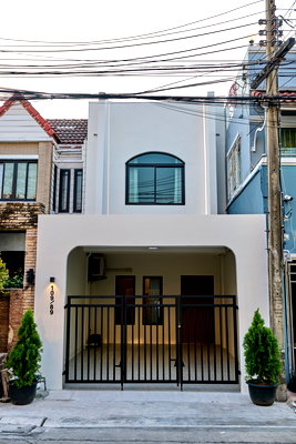 ทาวน์โฮม ถนนเทพรักษ์ : R169 ✨ ขายด่วน ทาวน์โฮมดีไซน์โมเดิร์น หมู่บ้านระเบียงทอง 3 ซ.เทพรักษ์ 33 ใกล้ BTS สายหยุด เพียง 2.59 ล้านบาท (ฟรีโอน!)