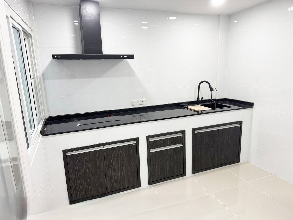 รูป R168 ขายด่วน  ทาวน์เฮ้าส์รีโนเวทใหม่ทั้งหลัง ลาดพร้าว 93  ใกล้ MRT มหาดไทย เพียง  5.5 ล้านบาทเท่านั้น - รูปที่ 8/20