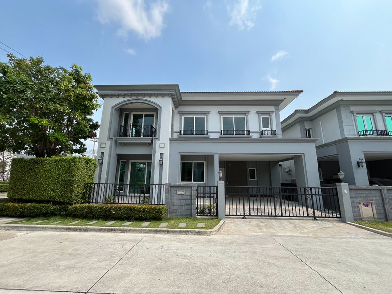 Houses for sale : Two-story detached house for sale, Grandio Phetkasem 81.