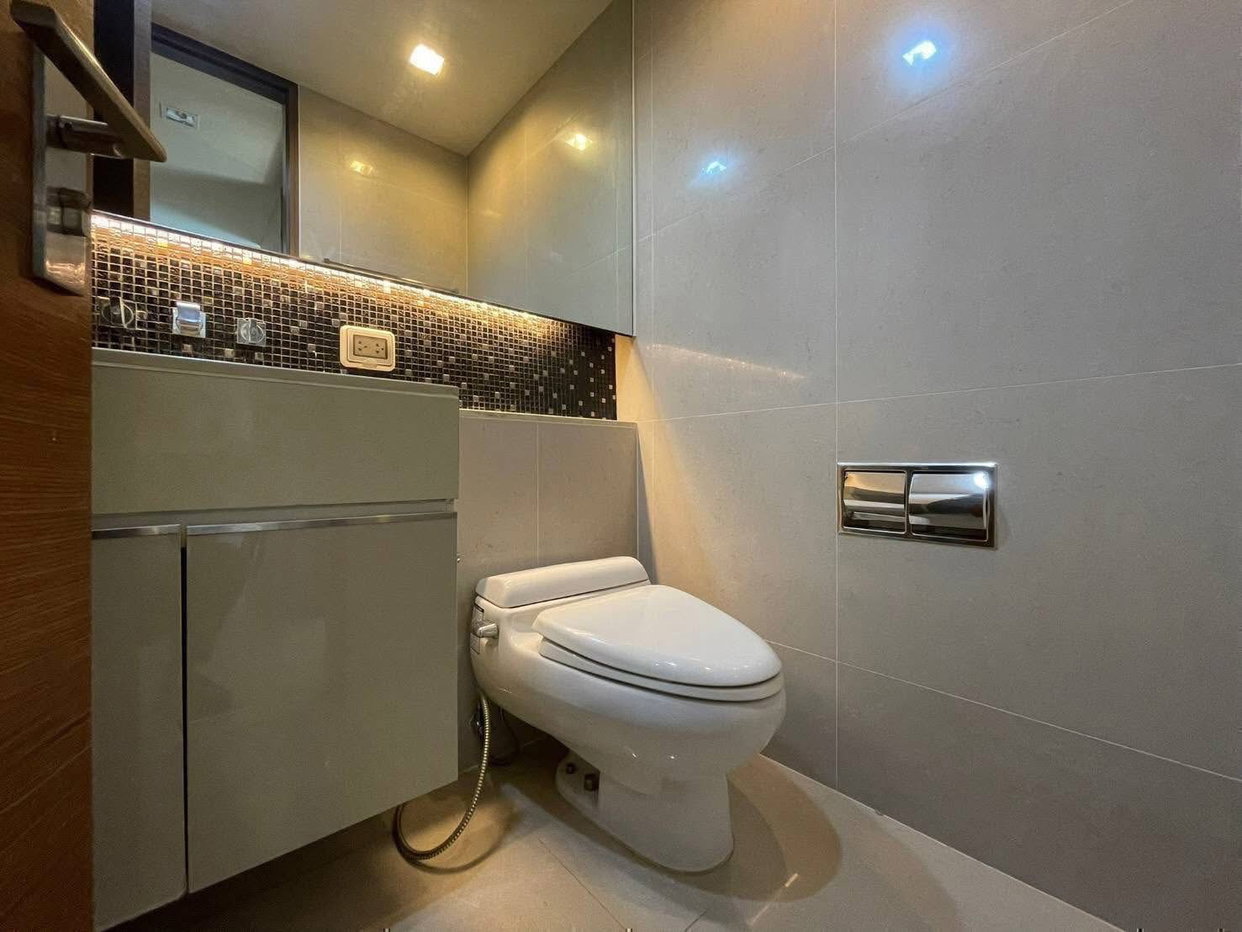 รูป LTHC15186 Modern Condo Prime Location for Rent Saint Louis | City Lifestyle Best Value | Near BTS Saint Louis | 52,000 THB - รูปที่ 6/6