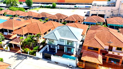 บ้านเดี่ยว ถนนเทพประสิทธิ์ : ขาย  Eakmongkol Thepprasit  6นอน 7 น้ำ