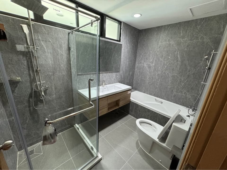 picture Code: 26KJ2076  for rent Sathorn Gardens 🔥🔥 Line ID: @kjcondo (with @)🔥🔥 - 20/21