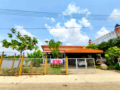 บ้านเดี่ยว เดอะ โมเดิร์น จิมส์ ช็อปปิ้ง มอลล์ : ขายบ้านเดี่ยวชั้นเดียว ริมน้ำ บรรยากาศรีสอร์ท ถนนศรีวารี ใกล้สนามบินสุวรรณภูมิ