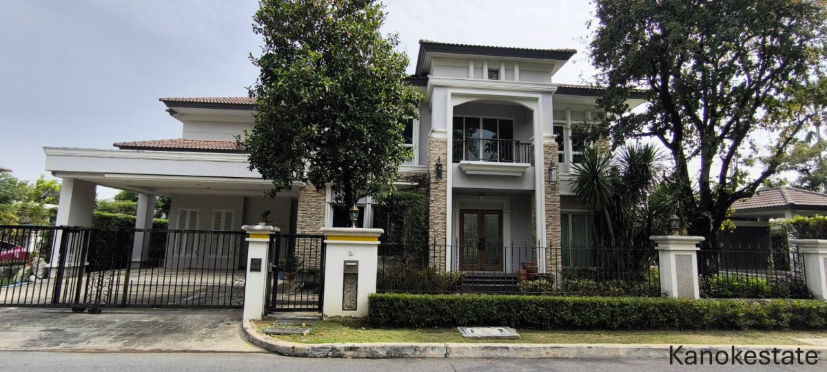 Single house for Rent, Granada Pinklao, beautiful and luxurious, located on Borommaratchachonnani Road. The house is quiet and private.