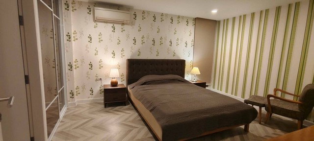 รูป HR3419ให้เช่าบ้านเดี่ยวหลังมุม Courtyard Villa Rama 9 พื้นที่กว้าง 102 ตร.ว. ใกล้โรงเรียนนานาชาติและสนามบินสุวรรณภูมิ - รูปที่ 8/9