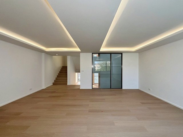 รูป HR3424เช่า Home Office & Townhome สไตล์ Luxury รีโนเวทใหม่ทั้งหลัง พร้อมลิฟต์ส่วนตัว – ซอยปรีดี 14 (ใกล้เอกมัย-ทองหล่อ) - รูปที่ 24/27
