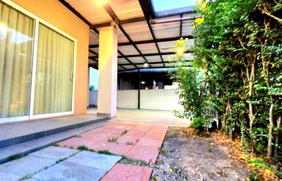 ขายบ้านเดี่ยว : บ้านเดี่ยวเซนโทร สุขสวัสดิ์พระราม 3 ในราคาที่ ที่ดินยังไม่แพงจนเอื้อมไม่ไหว เป็นโครงการที่อยู่ กึ่งกลาง ระหว่างทางเข้าหลัก 2 ฝั่ง