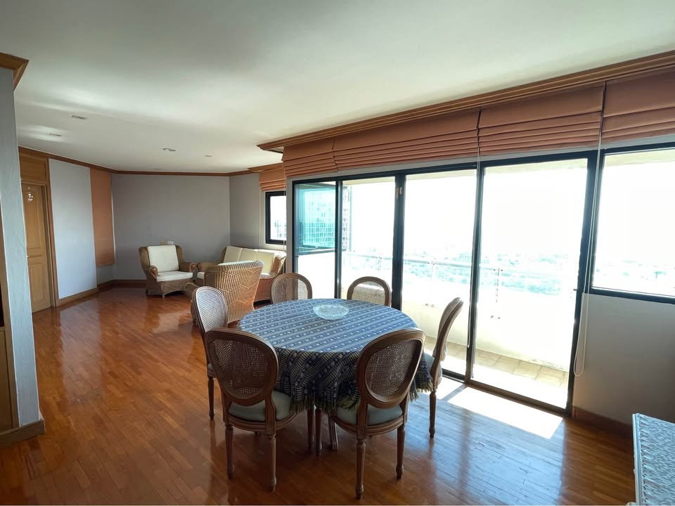 picture Code: 26KJ2076  for rent Sathorn Gardens 🔥🔥 Line ID: @kjcondo (with @)🔥🔥 - 9/21