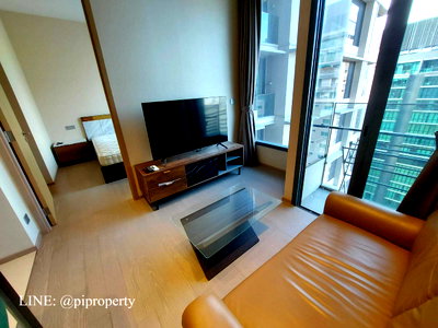 Condos for rent BTS Asok : Fully furnished 1 Bedroom unit for rent in Esse Asoke. Ready to move in unit. Top location in Asoke with BTS and MRT systems.
