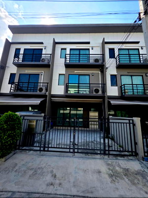 เช่าบ้านแฝด ซอยอ่อนนุช (สุขุมวิท 77) : ให้เช่าทาวน์โฮม 3 ชั้น ใกล้สวนหลวง ร.9 | ศรีนครินทร์–อ่อนนุช