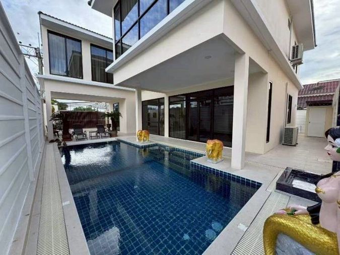 ขาย  Private House in Central Pattaya  7นอน 8น้ำ  