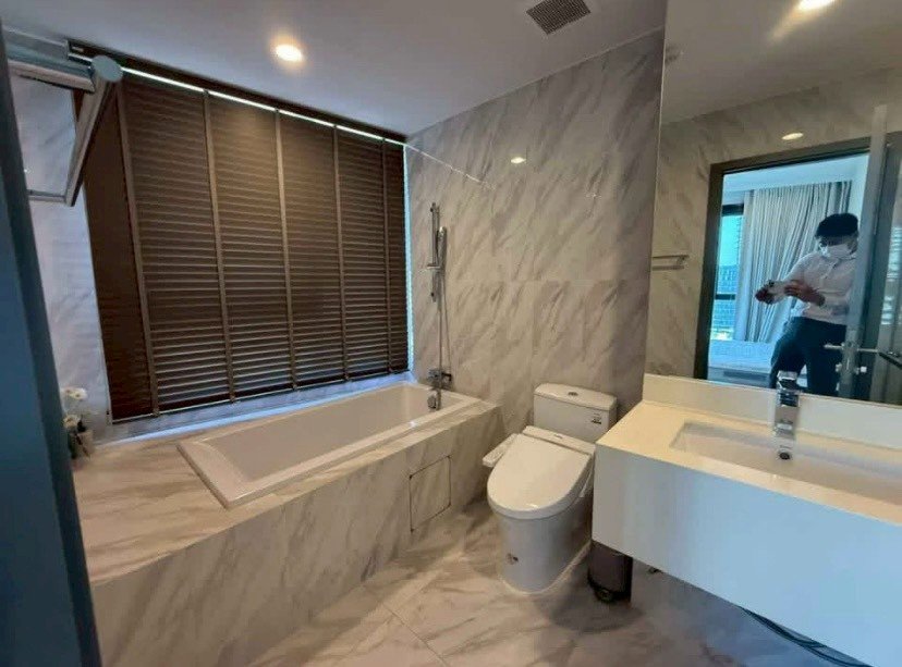 รูป LTHC15168 – Modern Condo High Floor for Rent Khlong Toei | City Lifestyle Best Value | Near MRT Khlong Toei | 65,000 THB | คอนโดให้เช่า คลองเตย ชั้นสูง ไลฟ์สไตล์เมือง คุ้มค่า ใกล้ MRT คลองเตย - รูปที่ 5/6