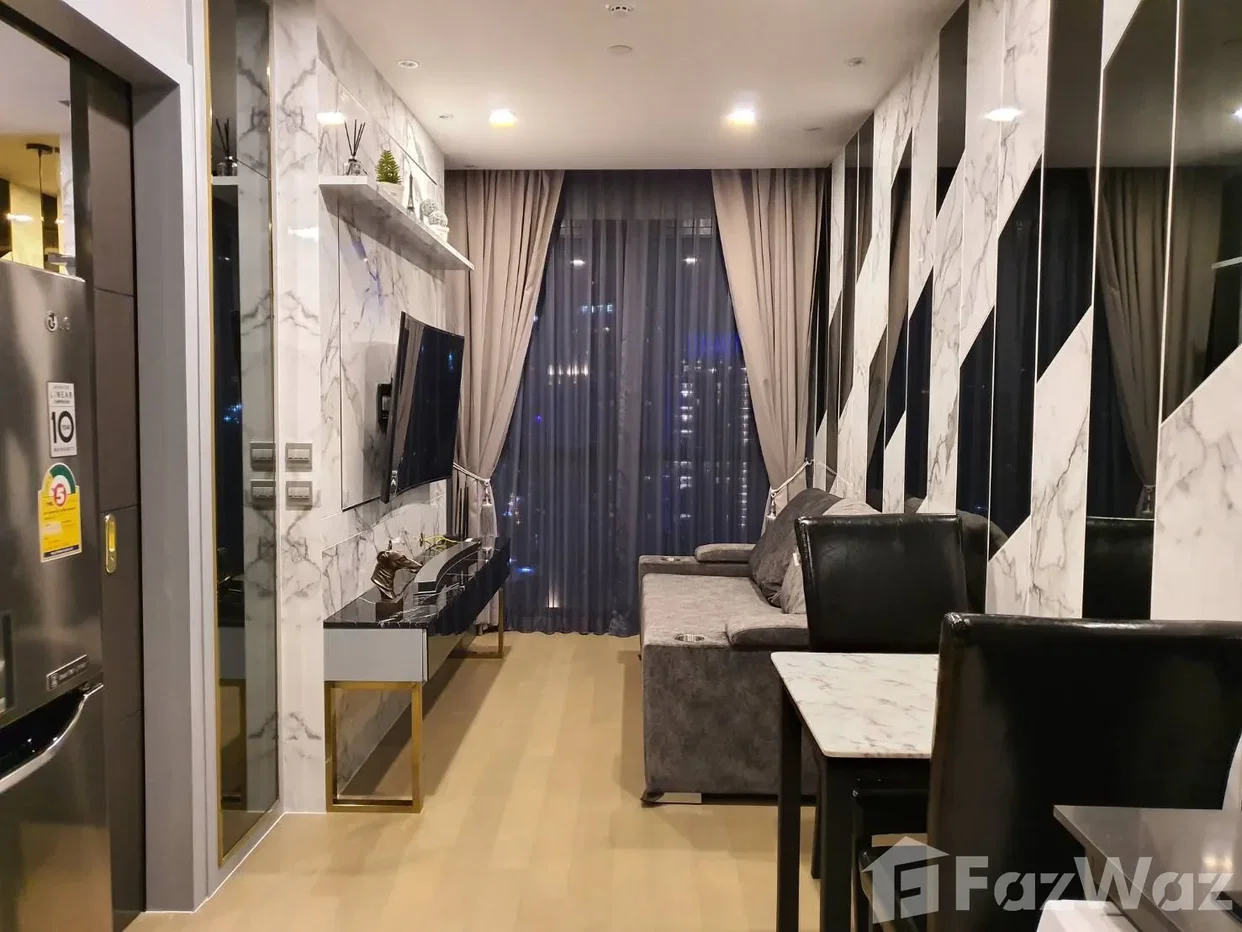 picture Ashton Asoke high floor. 6214509 - 5/16