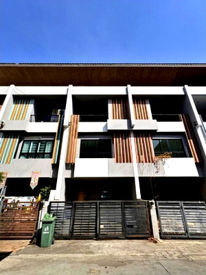 ทาวน์โฮม ถนนรามอินทรา : ขายทาวน์โฮม 3 ชั้น หมู่บ้านเดอะ ซิมโฟนี่ | The Symphony  24.3 ตร.ว. ตกแต่งใหม่ พร้อมอยู่ ซอยนวมินทร์ 163 ใกล้ทางด่วนรามอินทรา รถไฟฟ้าสายสีชมพู