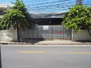 ให้เช่าที่ดินทรงสี่เหลี่ยมผืนผ้าเนื้อที่ประมาณ53ตร.วา ทำเลทอง ใกล้โรงงานไทยวาโก้ มีโครงสังกะสีเป็นโรงเรือนพร้อมประตูสังกะสี พื้นโบกปูนเรียบ