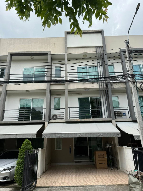 รูป P0685/ให้เช่าทาวน์โฮมหรู บ้านกลางเมือง สุขุมวิท 77 (Baan Klang Muang Sukhumvit 77) - รูปที่ 1/17