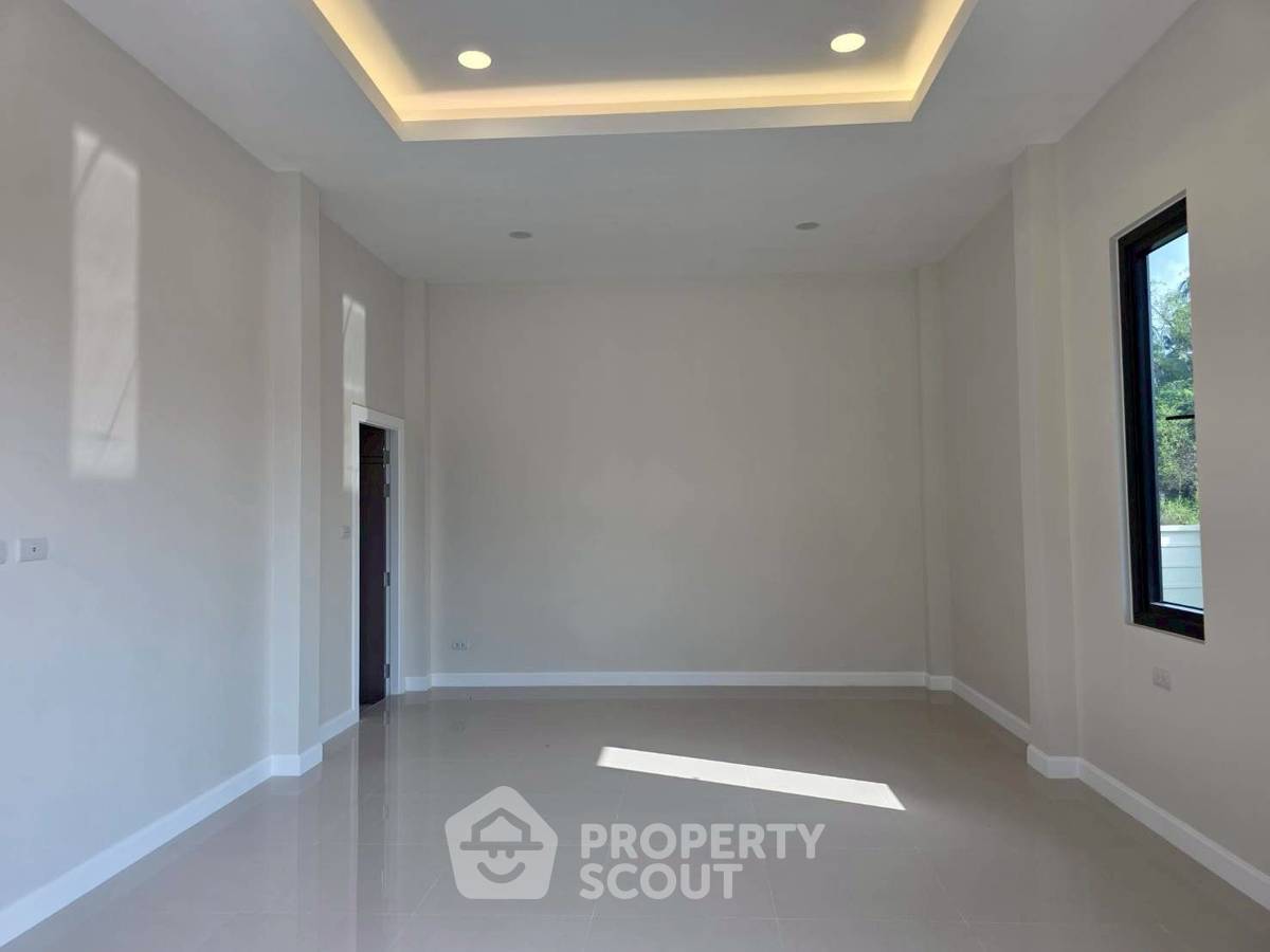 รูป วิลล่า 3-ห้องนอน ที่ หมู่บ้าน การ์เดนวิลล์ 9 ใกล้ เมืองพัทยา (ID 2832171) - รูปที่ 13/13