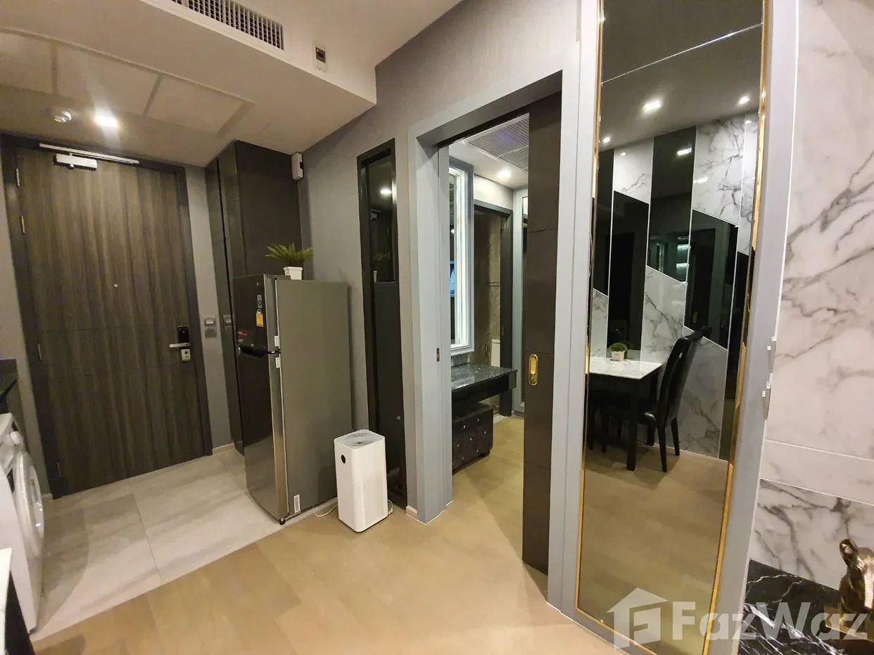 picture Ashton Asoke high floor. 6214509 - 8/16