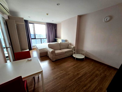 Condos for rent : T231 Condo for rent, The Tree Interchange, studio room, river view, beautiful room, fully furnished, with washing machine.