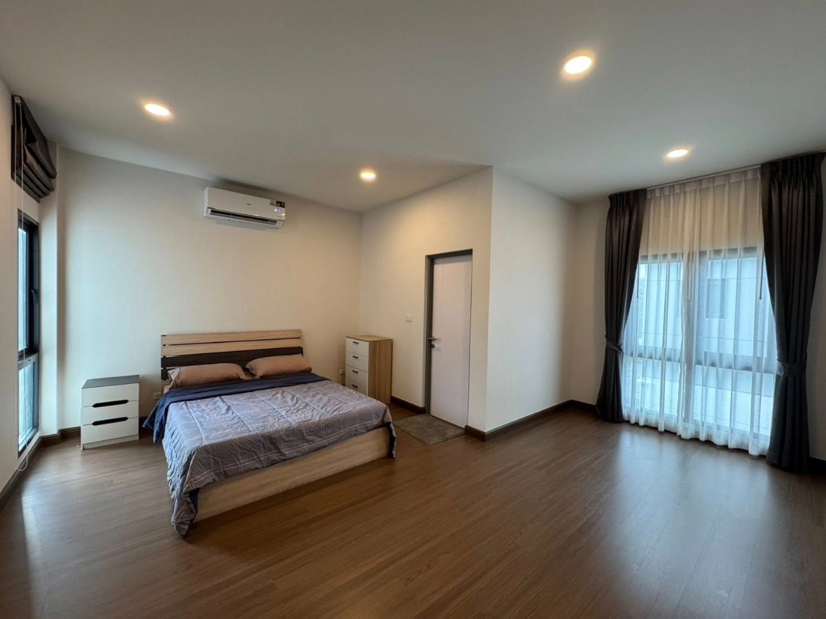 รูป P0693ขายบ้านเดี่ยวหลังใหญ่ แปลงมุมถนนเมน ใกล้ Mega Bangna เพียง 800 เมตร - รูปที่ 4/23
