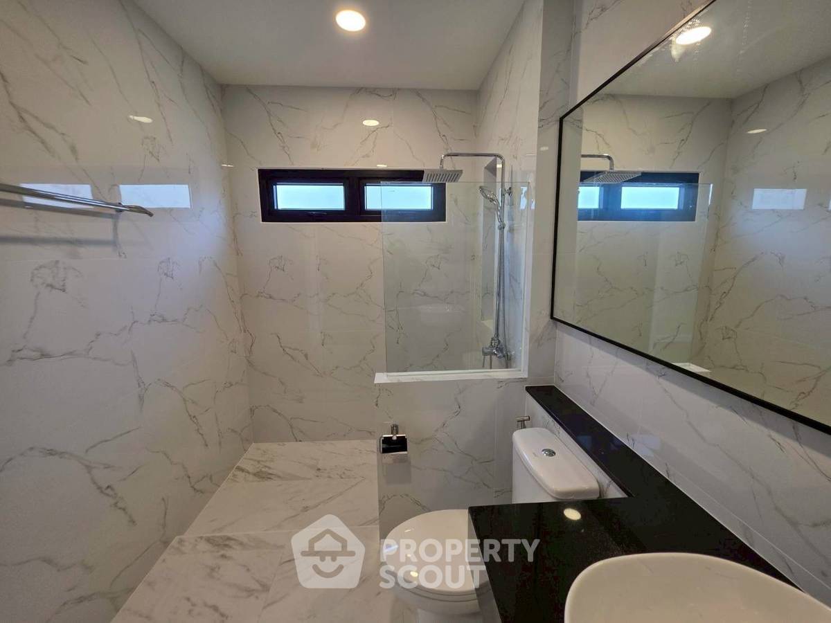 รูป วิลล่า 3-ห้องนอน ที่ หมู่บ้าน การ์เดนวิลล์ 9 ใกล้ เมืองพัทยา (ID 2832171) - รูปที่ 12/13
