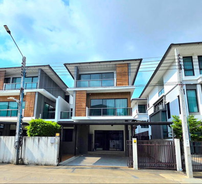 ขายบ้านแฝด 3 ชั้น หลังใหญ่ ทำเลสวนหลวง ร.9 ใกล้ Mega บางนา