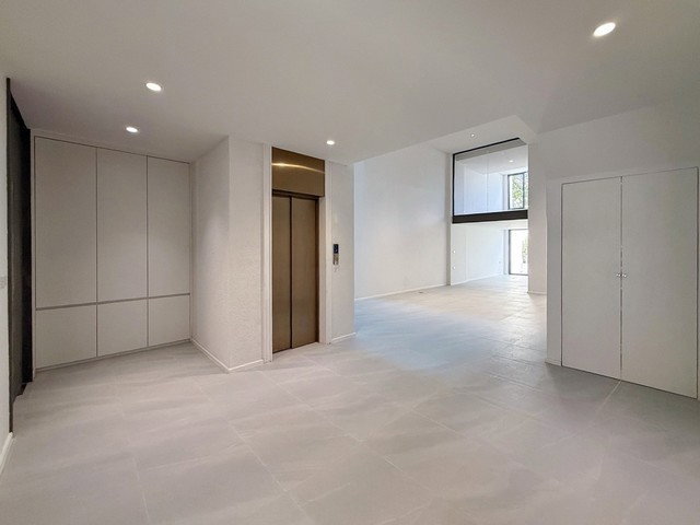 รูป HR3424เช่า Home Office & Townhome สไตล์ Luxury รีโนเวทใหม่ทั้งหลัง พร้อมลิฟต์ส่วนตัว – ซอยปรีดี 14 (ใกล้เอกมัย-ทองหล่อ) - รูปที่ 6/27
