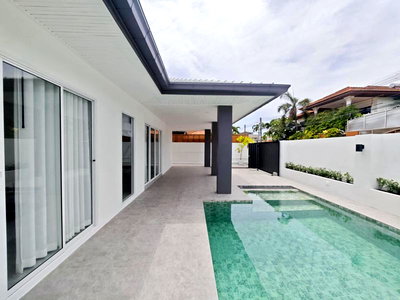Houses for sale Jomtien Sai 2 : For Sale  Eakmongkol Jomtien 1      5 Beds 4Bath