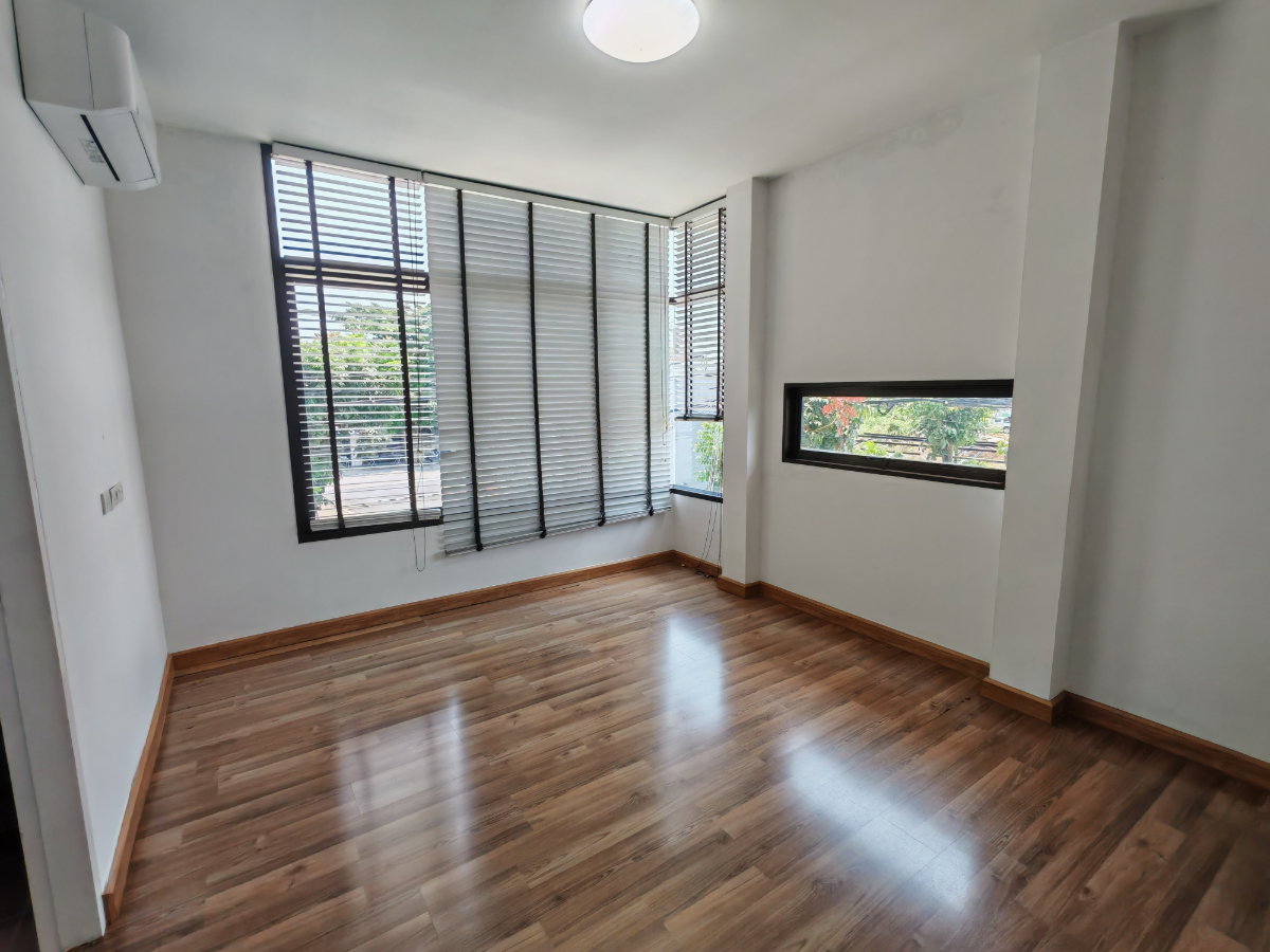 picture  Viridian Ratchaphruek corner house  - 9/14