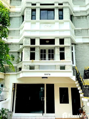 Townhouses for rent Soi Ekamai (Sukhumvit 63) : 3 Bedroom Townhouse for rent in Khlong Tan Nuea, Bangkok  6213607