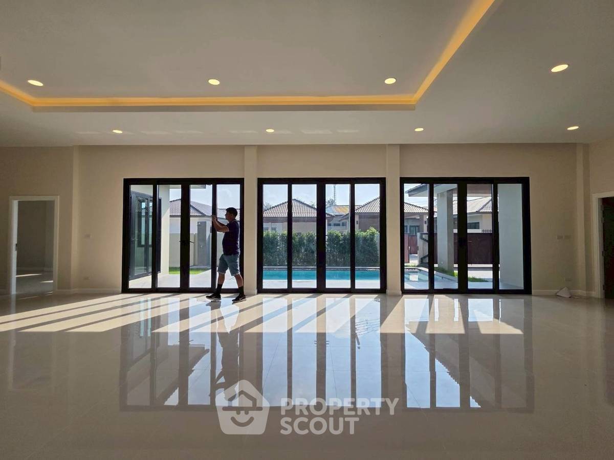 รูป วิลล่า 3-ห้องนอน ที่ หมู่บ้าน การ์เดนวิลล์ 9 ใกล้ เมืองพัทยา (ID 2832171) - รูปที่ 3/13