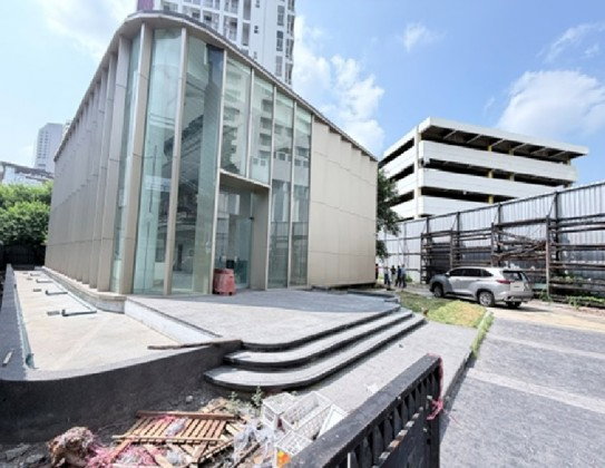 รูป ให้เช่าที่ดินขนาดใหญ่ พร้อมอาคาร 1.5 ชั้น พื้นที่ดินรวม 304 ตารางวา  ติดถนนพระราม 4 เขตบางรัก ใกล้ MRT สามย่าน 300 เมตร / ทำโชว์รูมได้ - รูปที่ 8/14